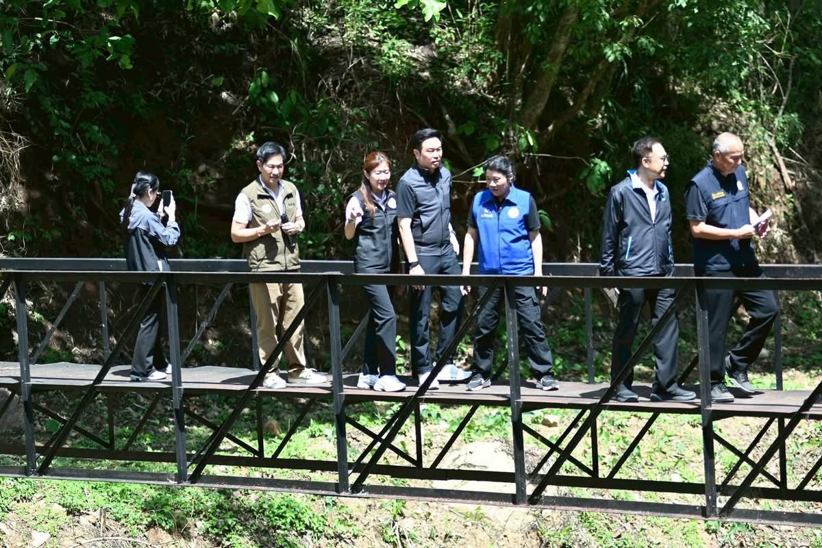 title - ส.ป.ก.ร่วมติดตามรัฐมนตรีช่วยว่าการกระทรวงเกษตรและสหกรณ์ (นางสาวปิยะรัฐชย์ ติยะไพรัช) ลงพื้นที่การตรวจราชการใน อําเภอแม่ออน อําเภอสันทราย จังหวัดเชียงใหม่